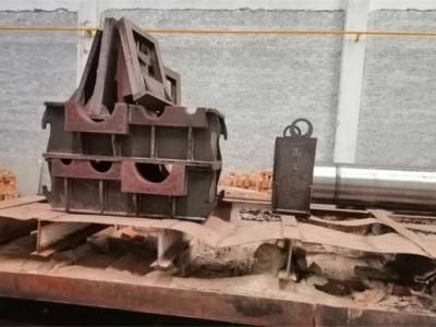 特大型打砂設(shè)備，對(duì)所有特大型金屬件表面打砂清除表面雜質(zhì)