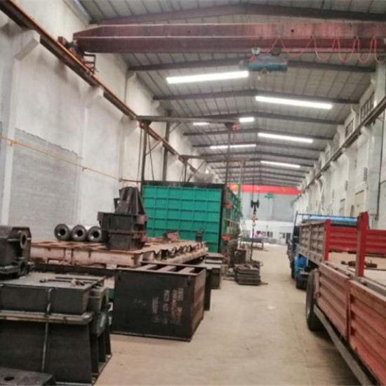 特大型打砂設(shè)備，對(duì)所有特大型金屬件表面打砂清除表面雜質(zhì)