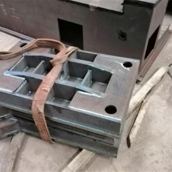 特大型打砂設備，對所有特大型金屬件表面打砂清除表面雜質(zhì)